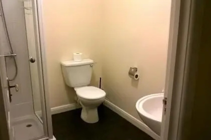 Room 8 of 12