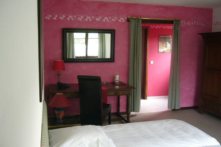 Room 12 of 18