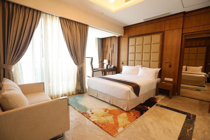 Room 6 of 16
