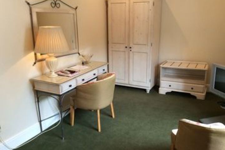 Room 12 of 22