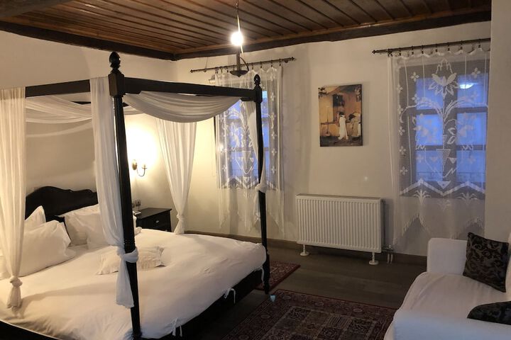 Room 19 of 74