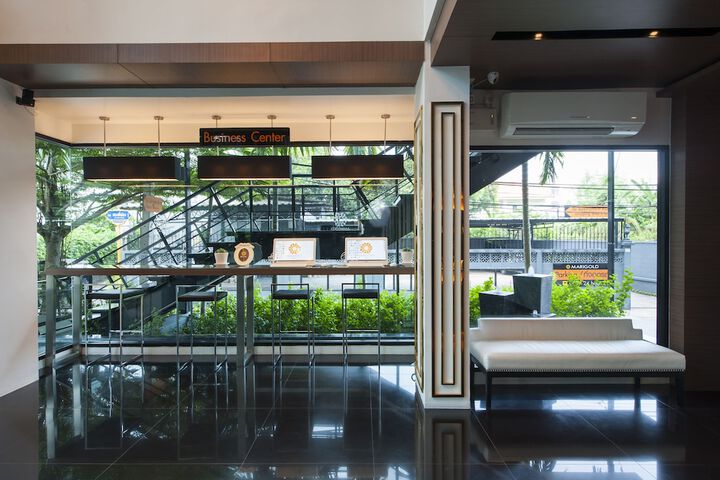Business Center 70 of 98