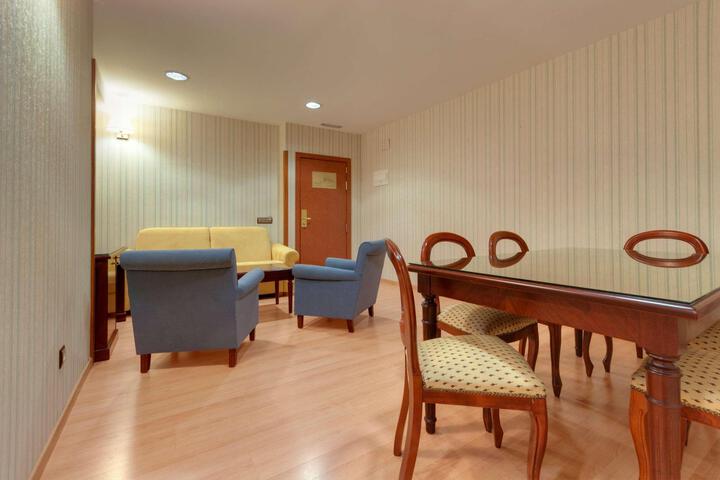 Room 47 of 80