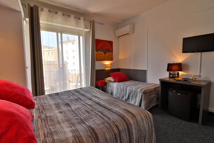 Room 15 of 48