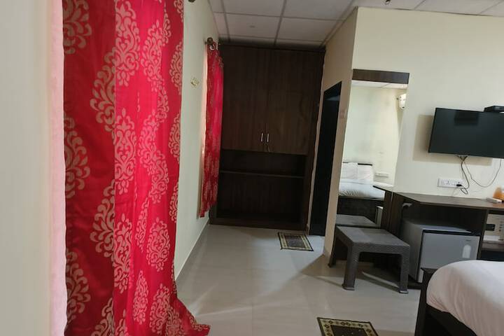 Room 3 of 27