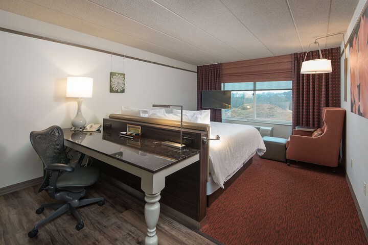 1 King Bed (3 of 15)