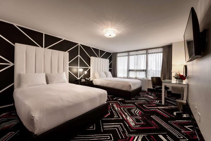 2 Double Beds (3 of 10)