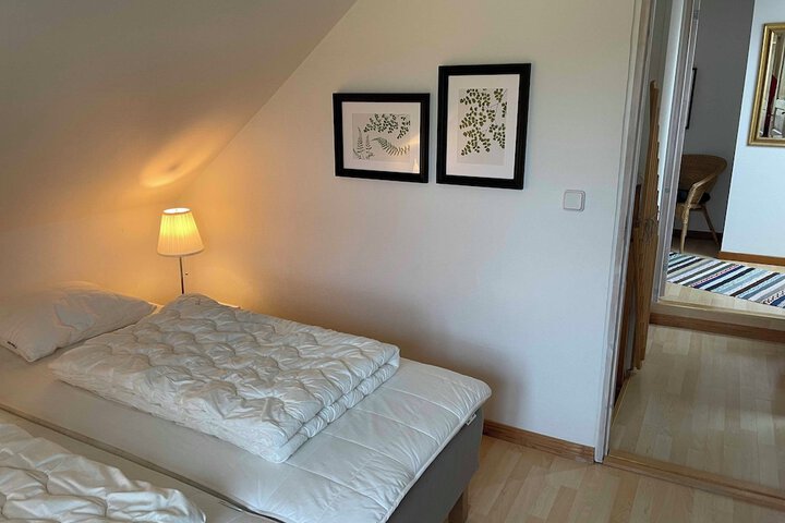 Room 52 of 189