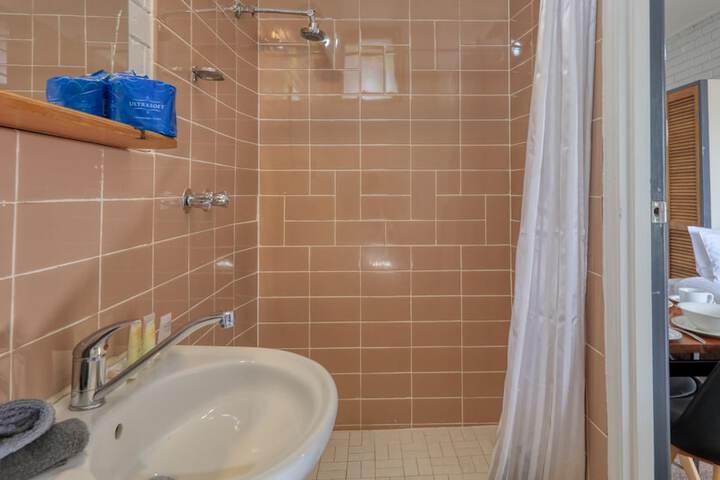 Room 10 of 25