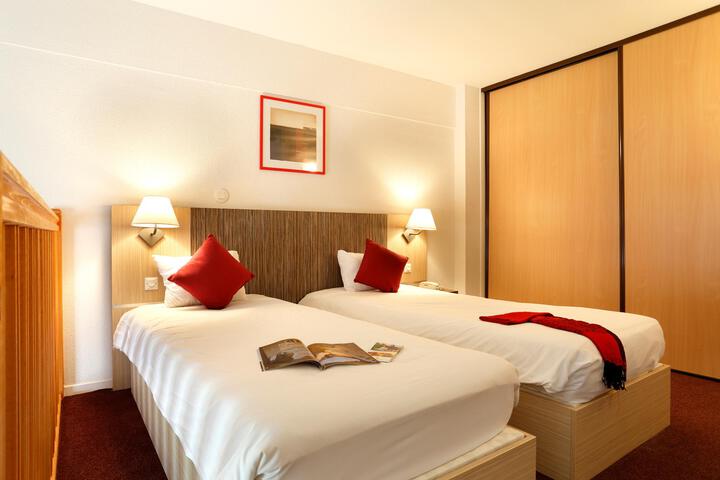 Room 10 of 18