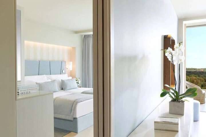 Room 44 of 254