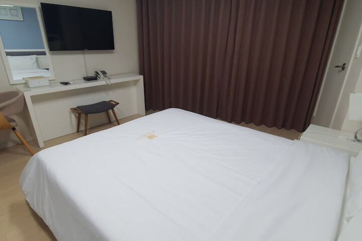 Room 6 of 35
