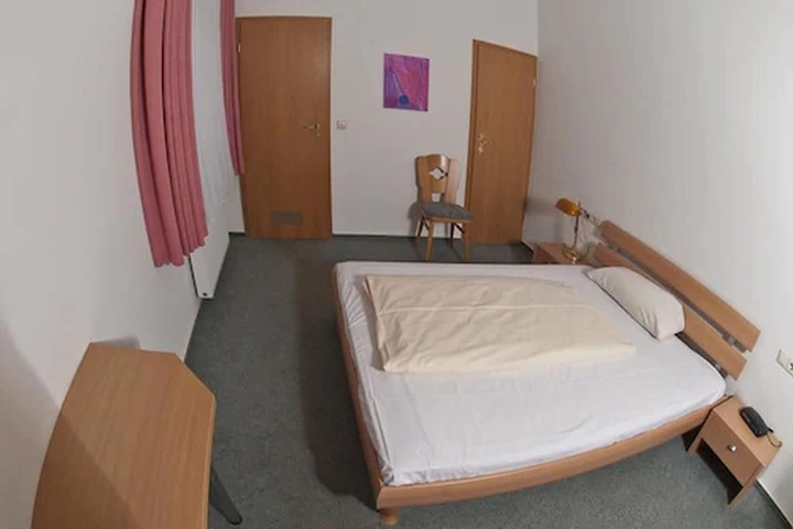 Room 5 of 31