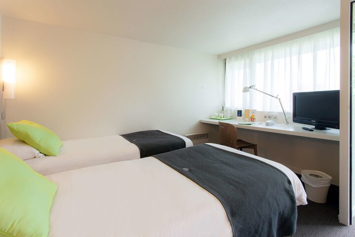 Room 6 of 32