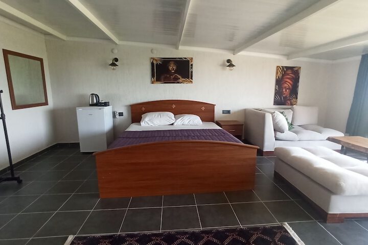 Room 6 of 20