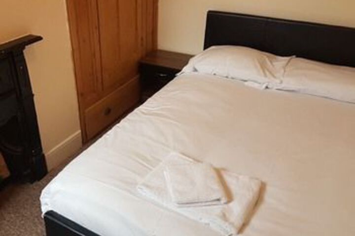 Room 8 of 18