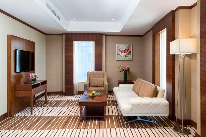 Room 28 of 67