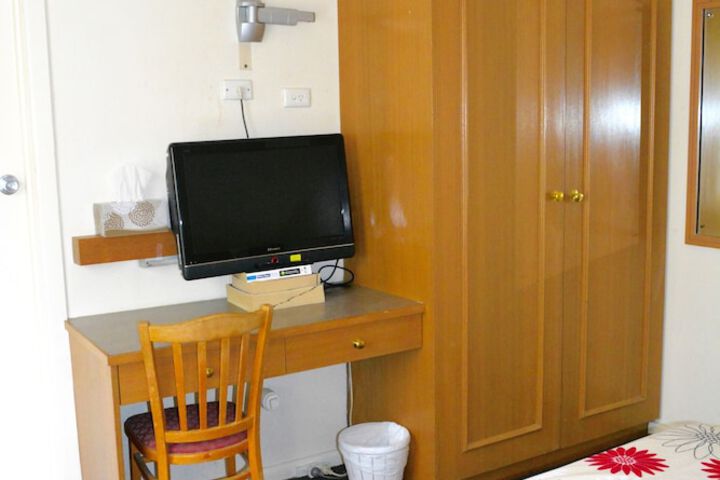 Room 98 of 768