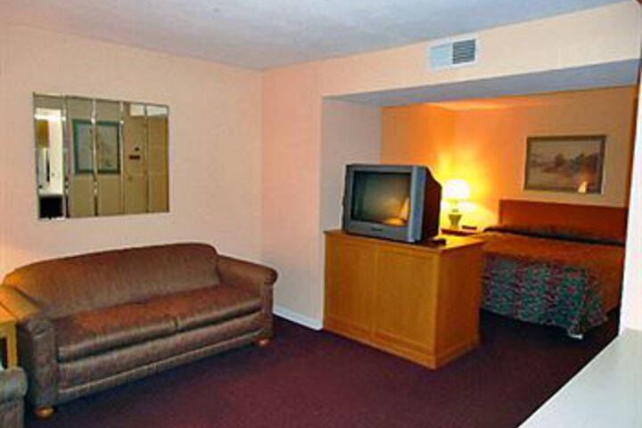 Room 4 of 10