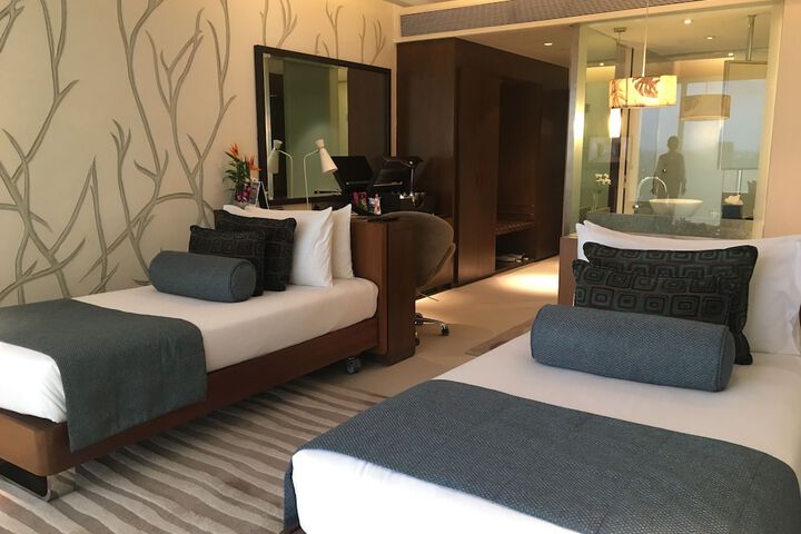 Room 6 of 31