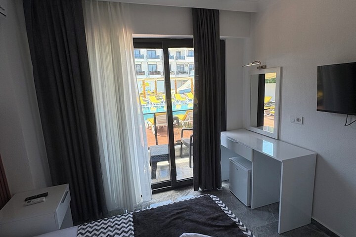 Room 15 of 38