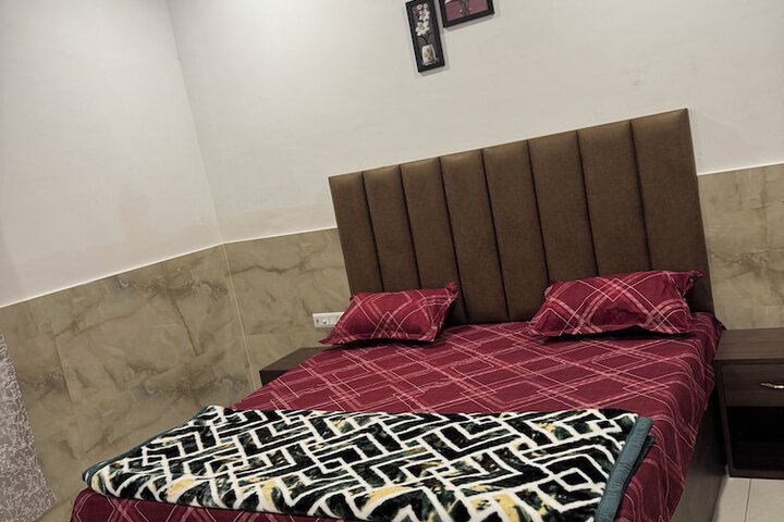 Room 2 of 30
