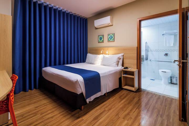 Room 40 of 102