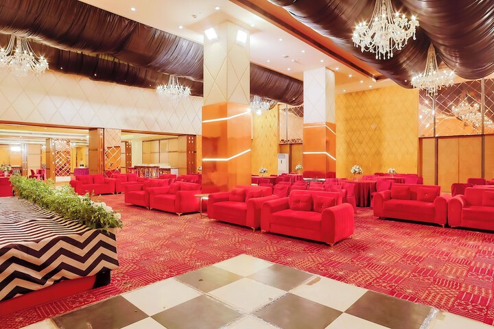 Ballroom/Hall 89 of 113