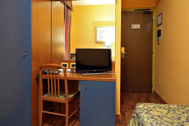 Room 11 of 35