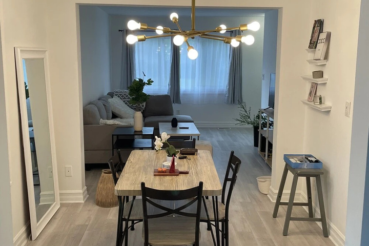 Exterior of Beautiful Romantic 2 Bedroom House in the City Close to Restaurants and Bars 2 Home by Redawning