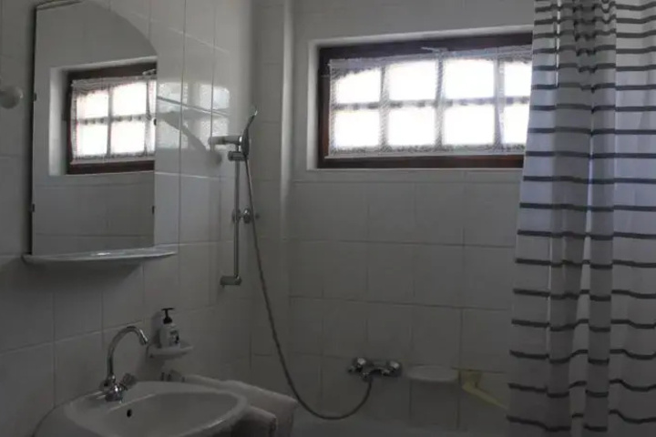 Room 8 of 10