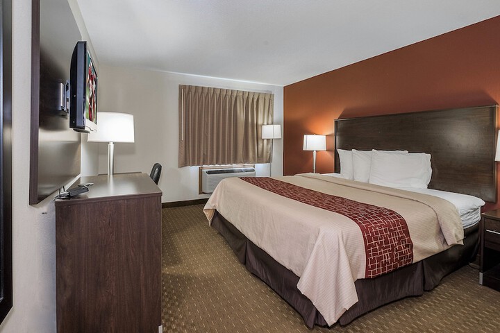 1 King Bed (13 of 15)