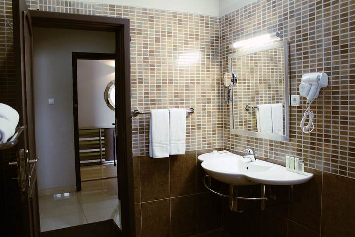 Room 16 of 24