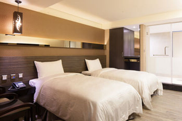 Room 13 of 22