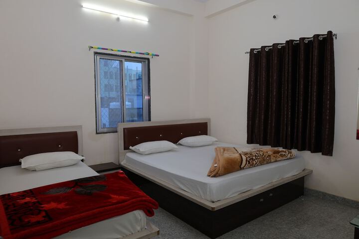Room 7 of 16