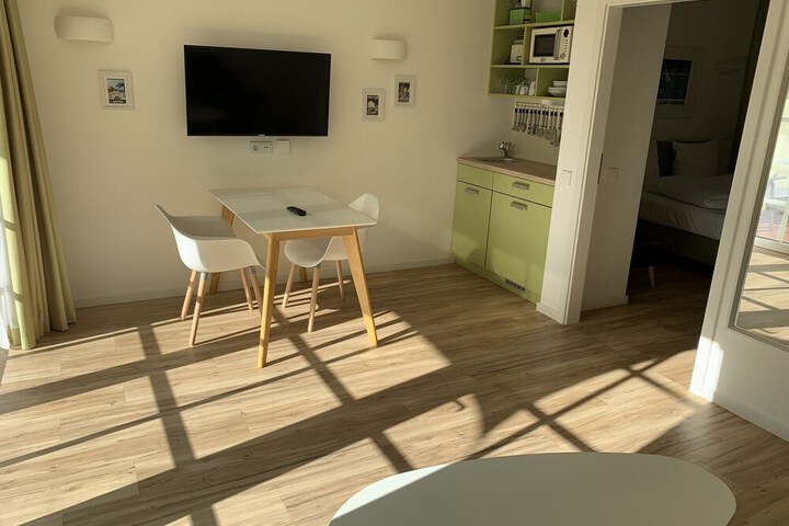 Room 33 of 147