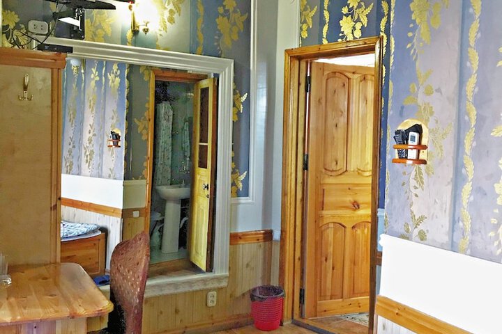 Room 15 of 30