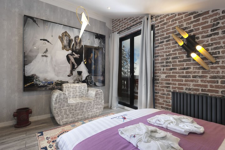 Room 46 of 234