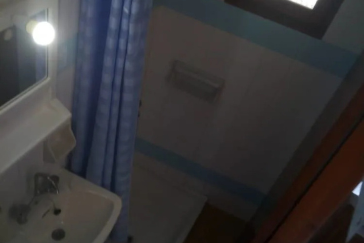 Room 9 of 16
