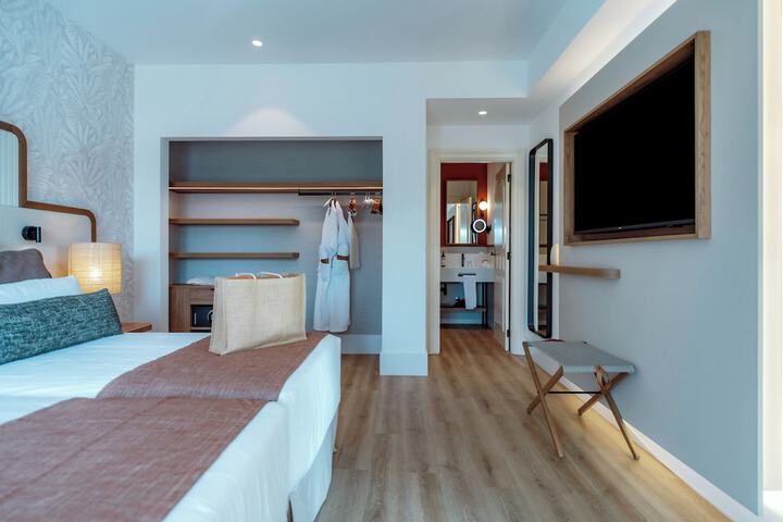 Room 42 of 180