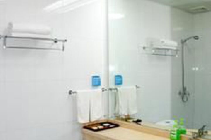 Room 10 of 19