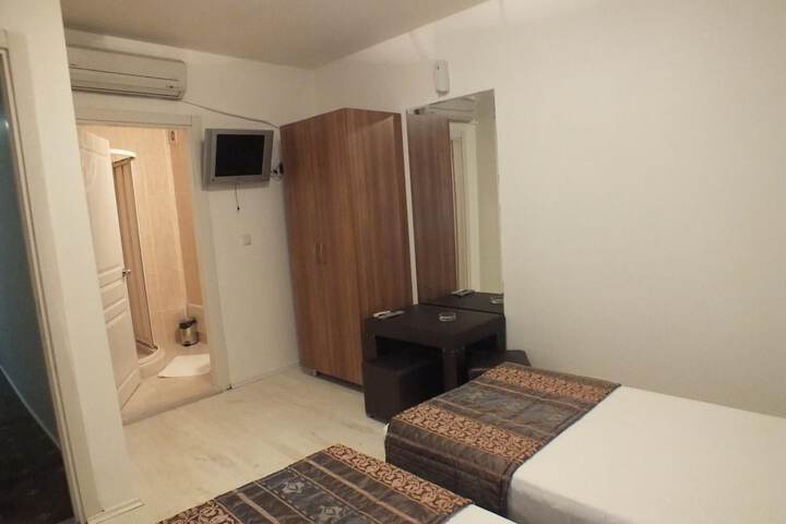 Room 19 of 32