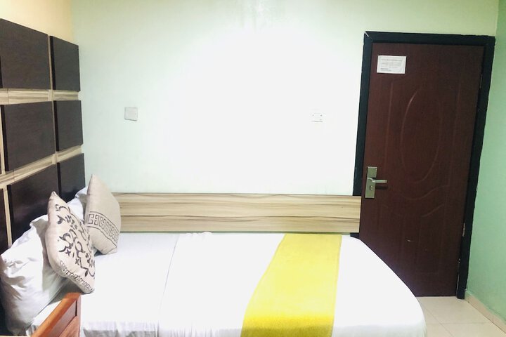 Room 13 of 39