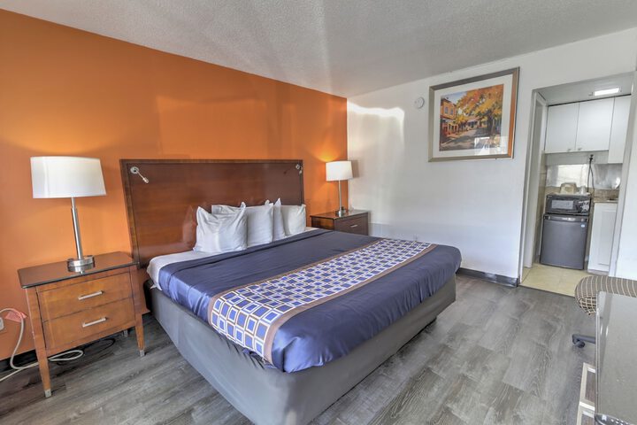Renovated Standard King Bed (4 of 15)