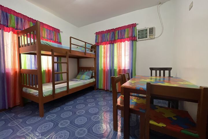 Room 10 of 200