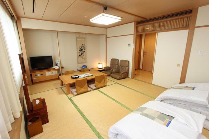 Room 9 of 42
