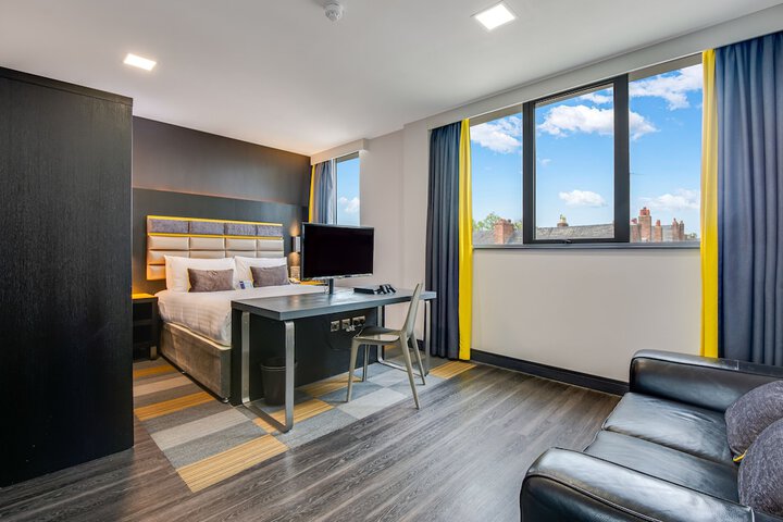 Room 9 of 42