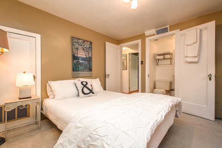 Room 5 of 27