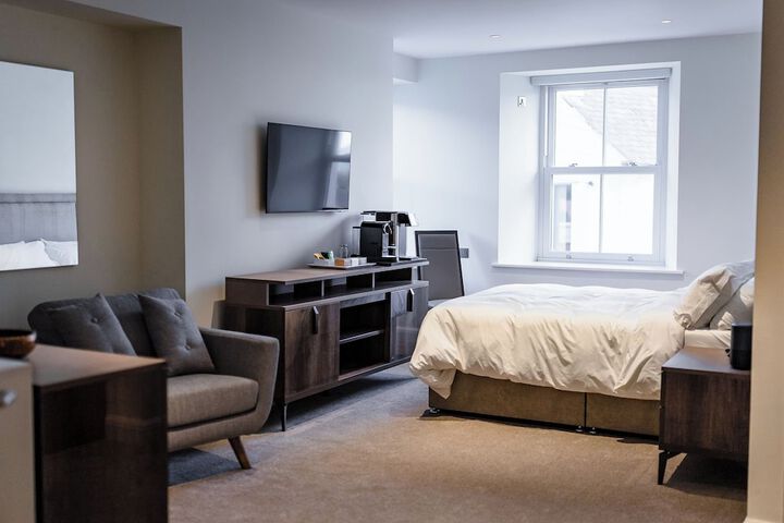 Room 6 of 9