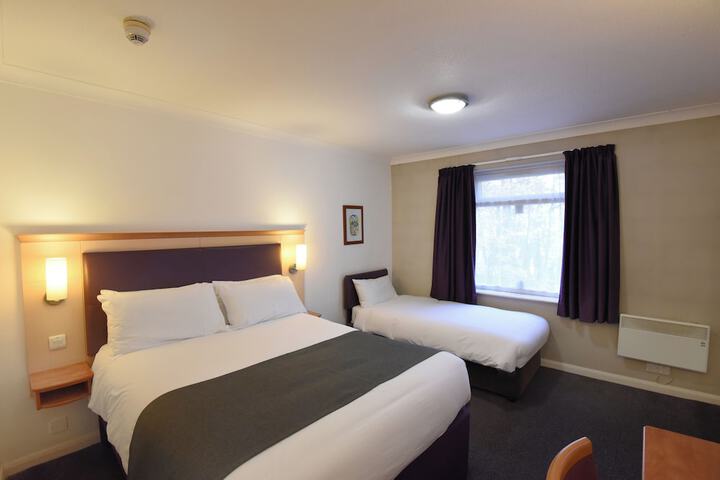 Room 7 of 27